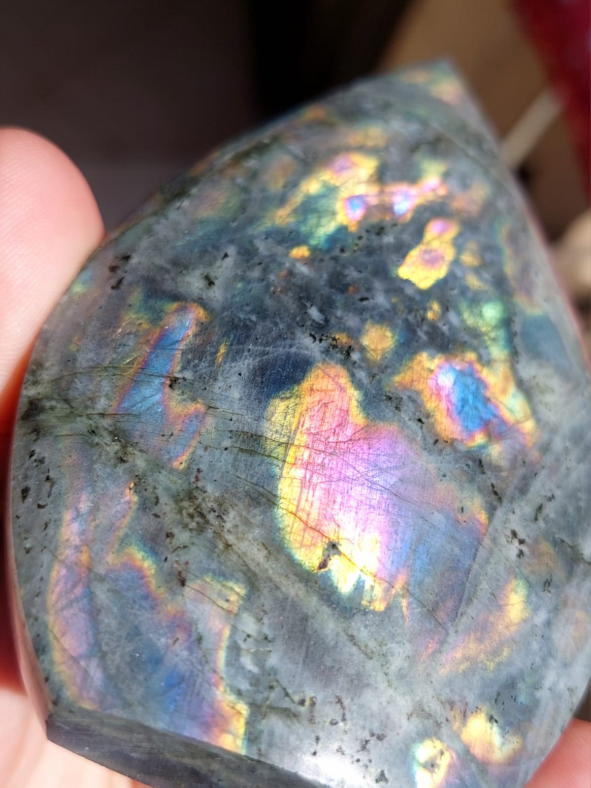 Labradorite forma a punta