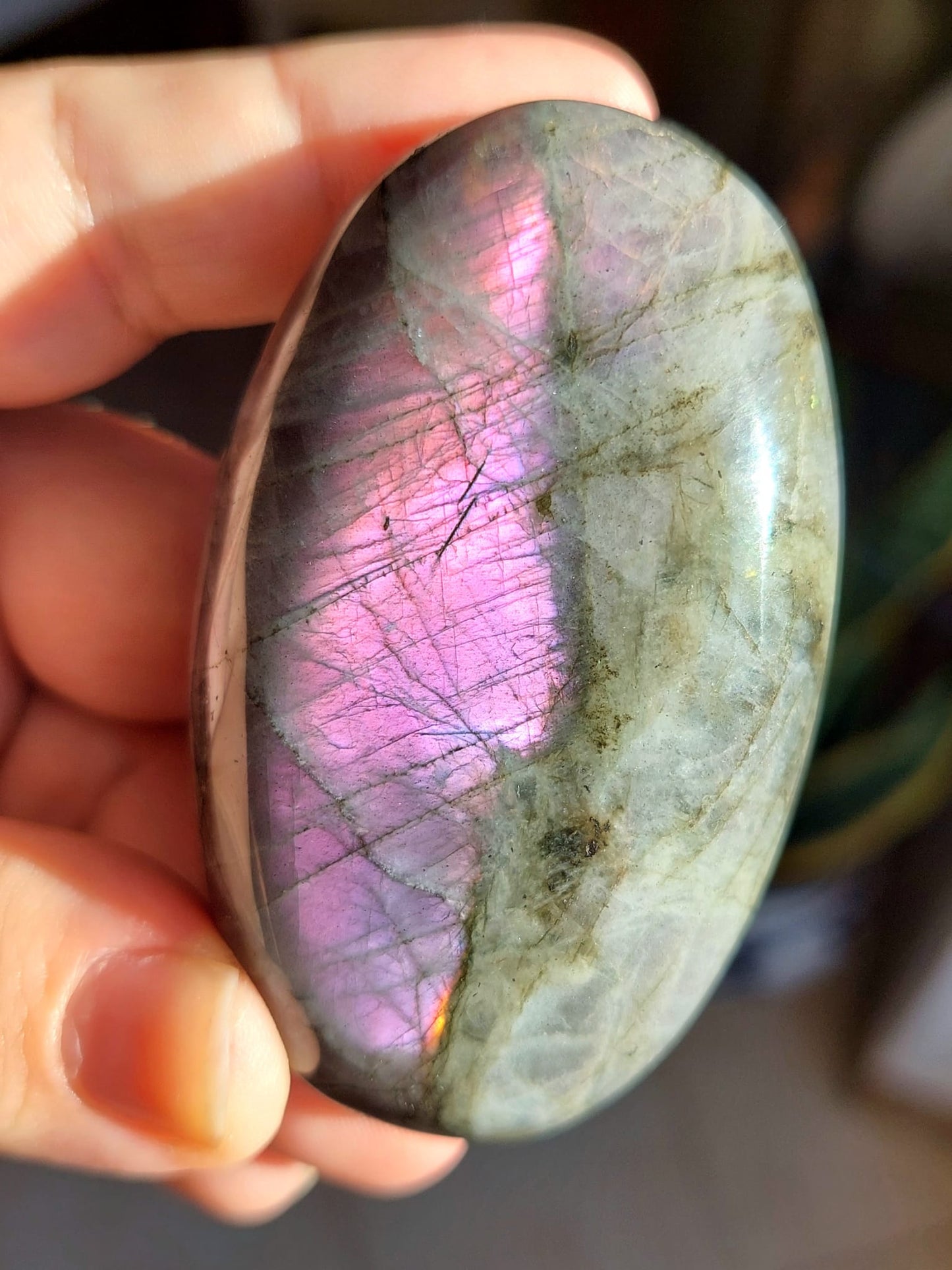 Labradorite palmstone