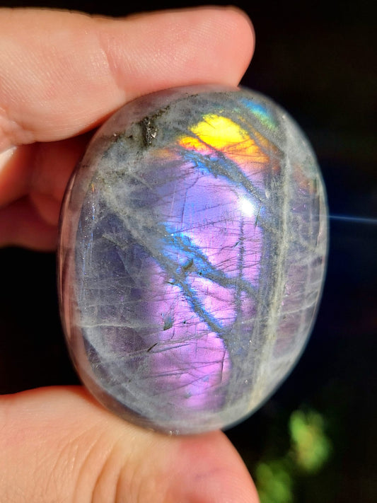 Labradorite palmstone