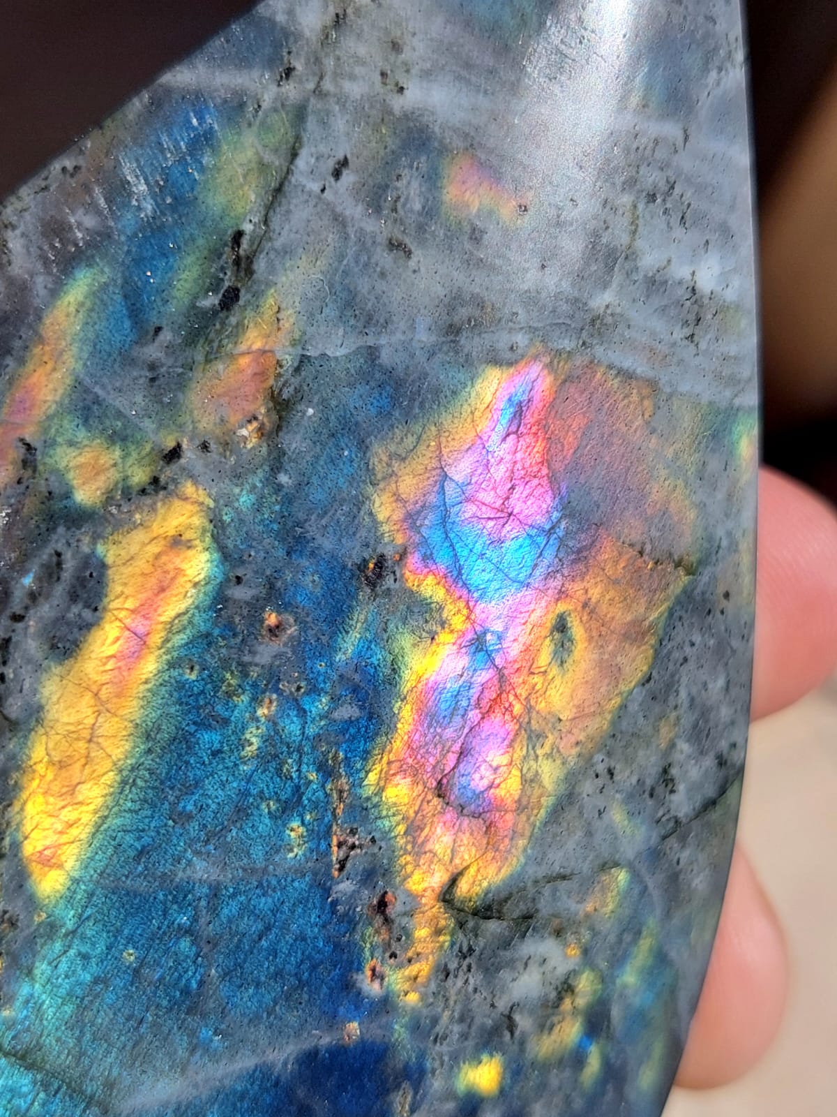 Labradorite forma a punta