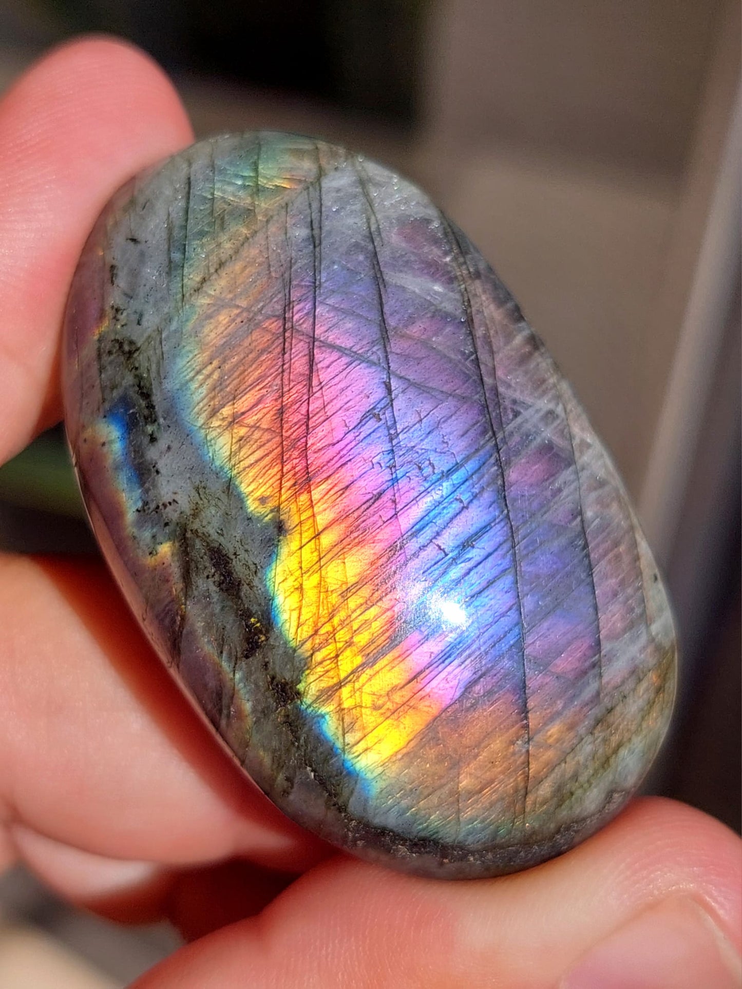 Labradorite palmstone