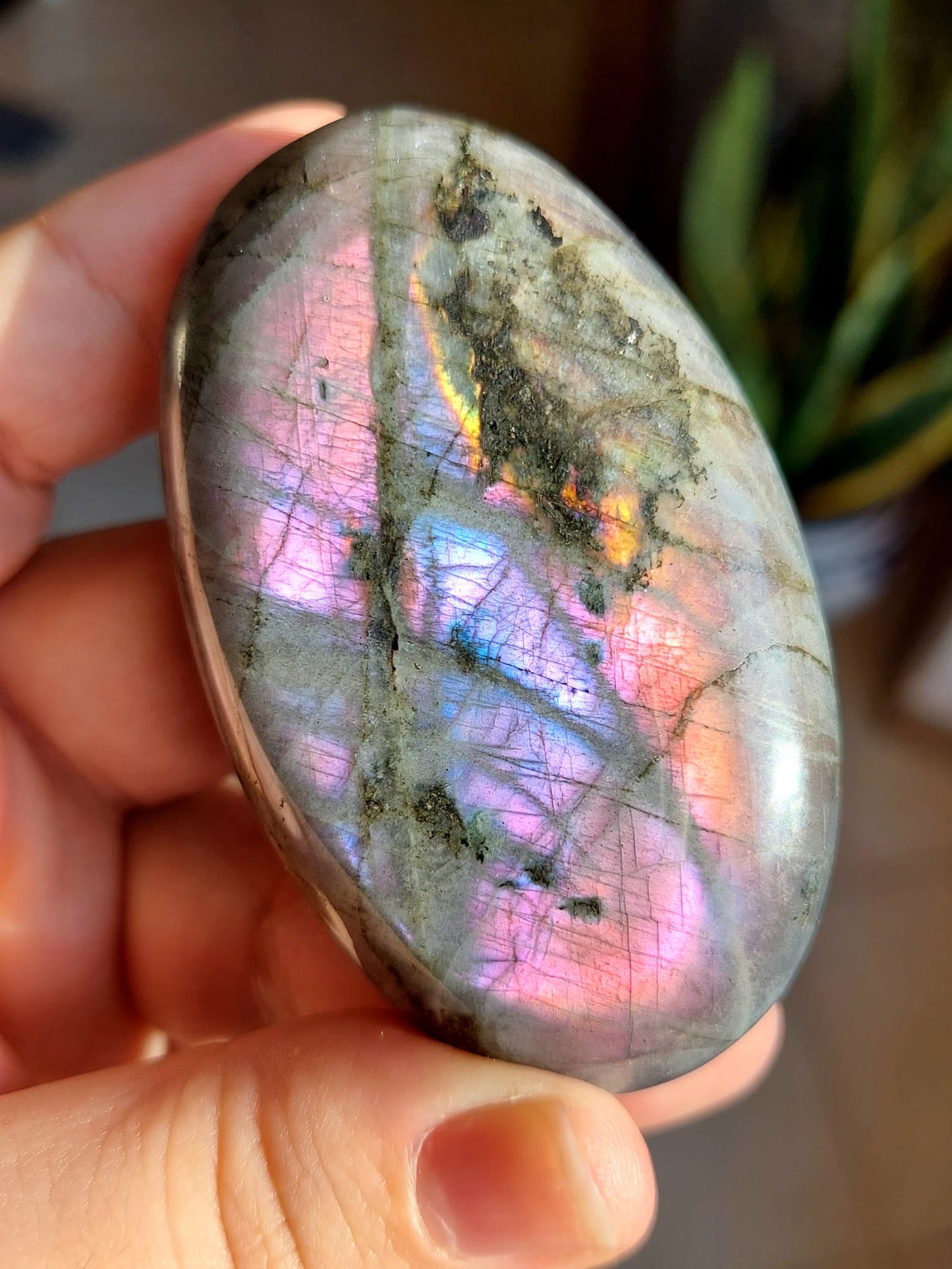 Labradorite palmstone